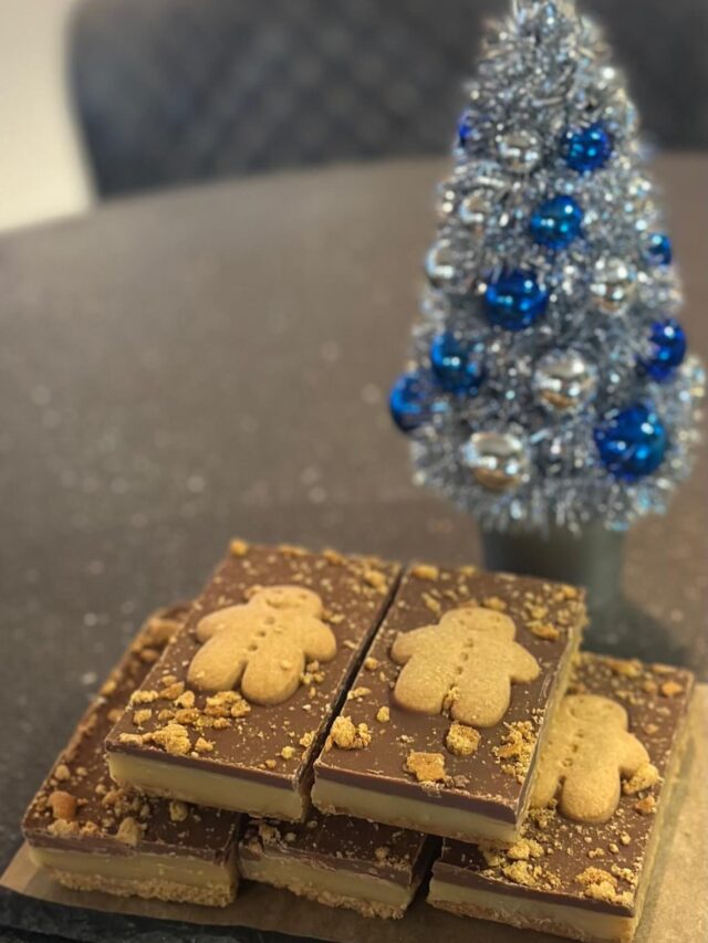Gingie incoming! 

A delicious Christmassy ginger addition to the Bourne Club cafe courtesy of our one and only ‘Kitchen Kate’. Enjoy a slice in all its ginger glory. Goes well with a flat white ☕️. You’re welcome ☺️. 

#thebourneclub #racketsclub #christmasiscoming #gingerbread